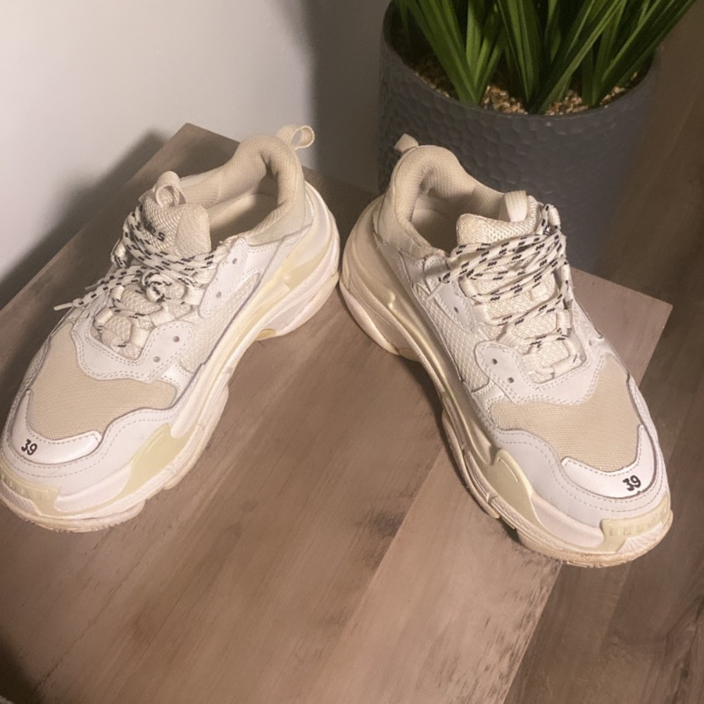 White Balenciaga "Triple S" sneakers in faux-leather, nylon, and mesh fabric - Picture 3 of 4